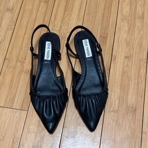 Steve Madden Black Pointed Flats
